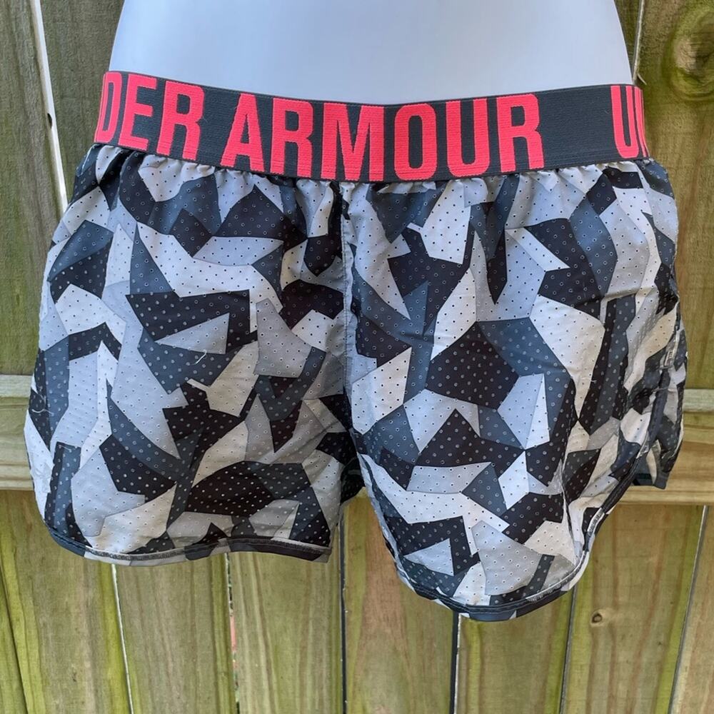 Under Armour semi-fitted heat gear lined running shorts